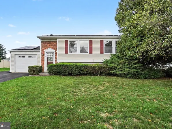 1519 Wandering Way, Harrisburg, PA 17110