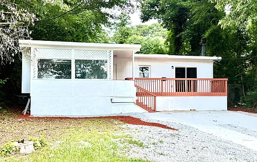 967 Lake Dr Photo 1