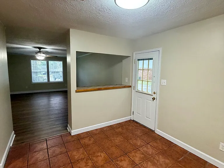 513 Cherokee Ct — Photo 7