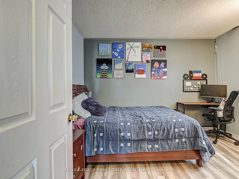 70 Nectarine Cres — Photo 16
