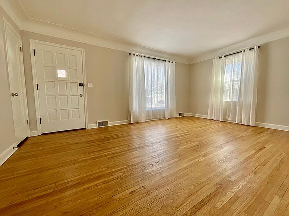 Entryway / Living Room