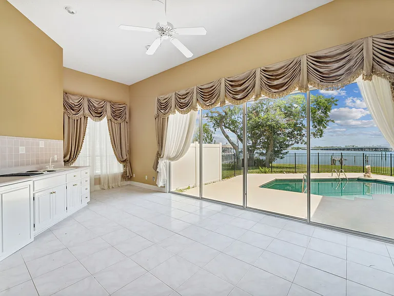 111 Florida Ave — Photo 49