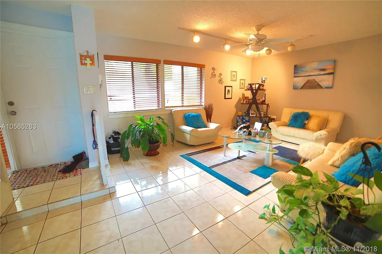 3 bed, 2.5 bath, 1650 sqft, $3,000 — Photo 1