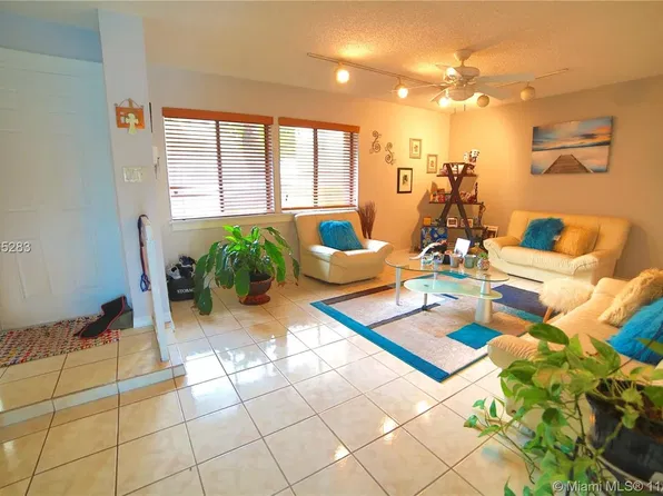 150 Wimbledon Lake Dr, Fort Lauderdale, FL 33324