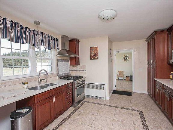 4th image of 554 Elwood Rd
