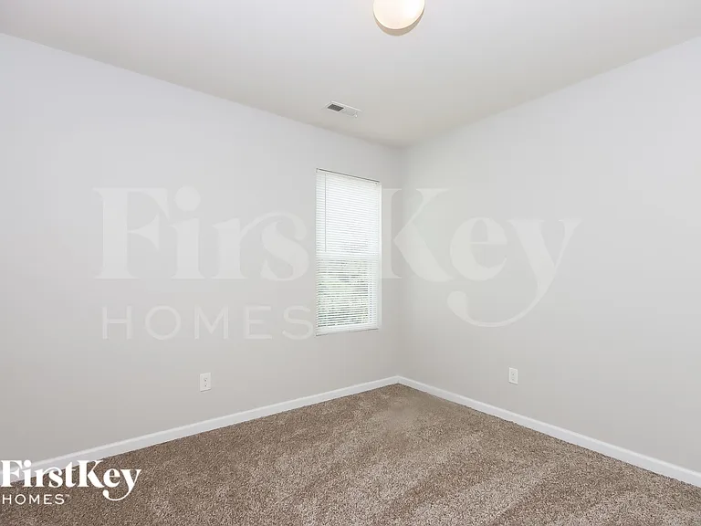 532 Ellingsworth Ln — Photo 10