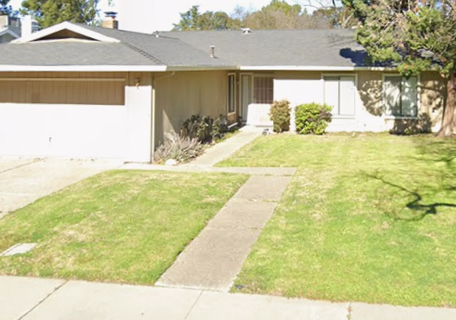 Cute House Located By Parks And Schools — Photo 1