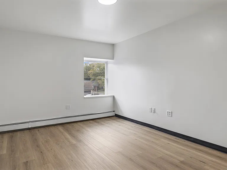 Wehnwood Court Apartments — Photo 40