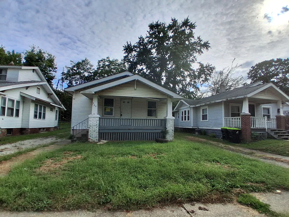 765 W Division St