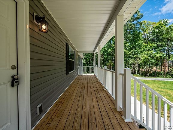 5th image of 211 Hotchkiss Dr