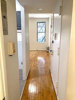 4th image of 330 E 15th St APT 3