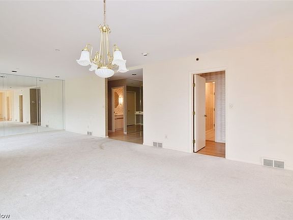 5th image of 27500 Cedar Rd APT 206