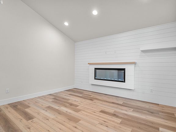 5th image of 12294 Meadowlawn Dr