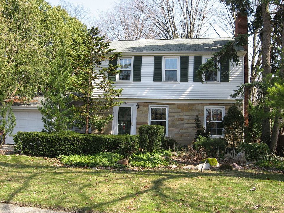 1st image of 1565 Woodland Dr