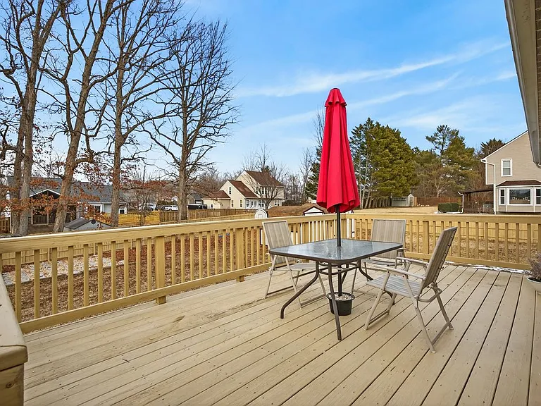 136 Stevens Dr — Photo 39