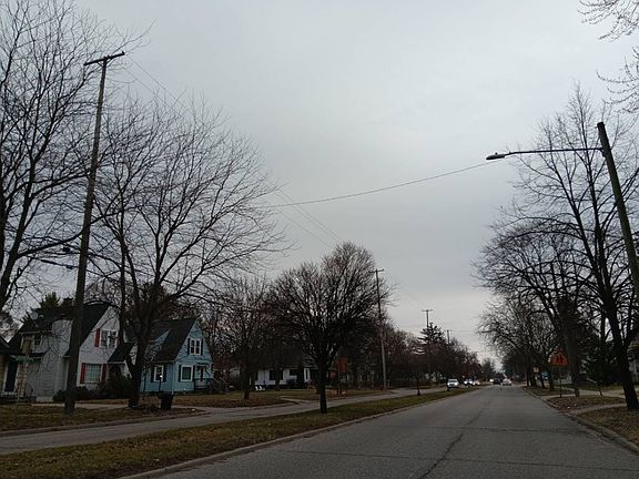 5th image of 3217 Court St