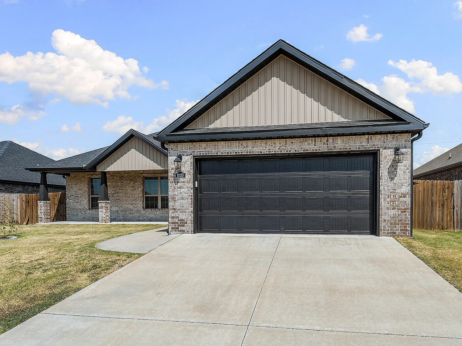 4 bed, 1955 sqft, $2,200 — Photo 1