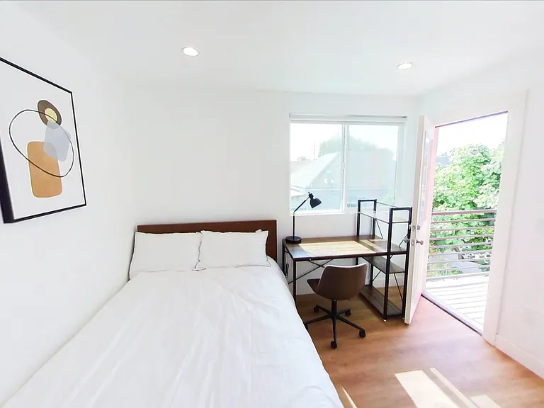 1436 W 36th Pl — Photo 24