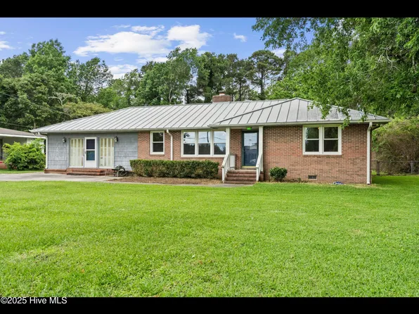 1719 Old Folkstone Road, Sneads Ferry, NC 28460