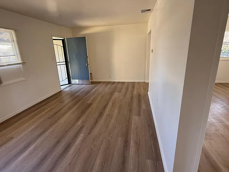 5541 Welland Ave — Photo 9