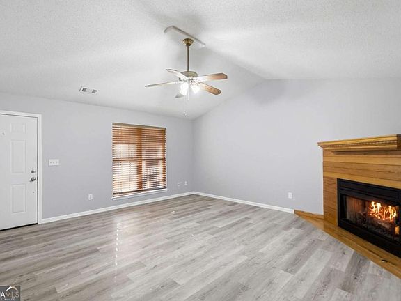 4th image of 1139 Davis Rd W