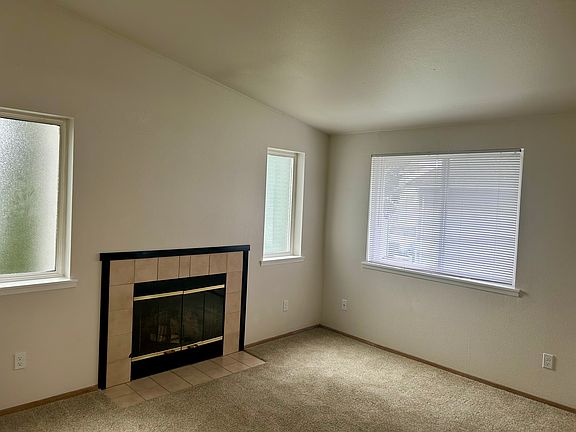 2nd image of 194 Heritage Pl #298