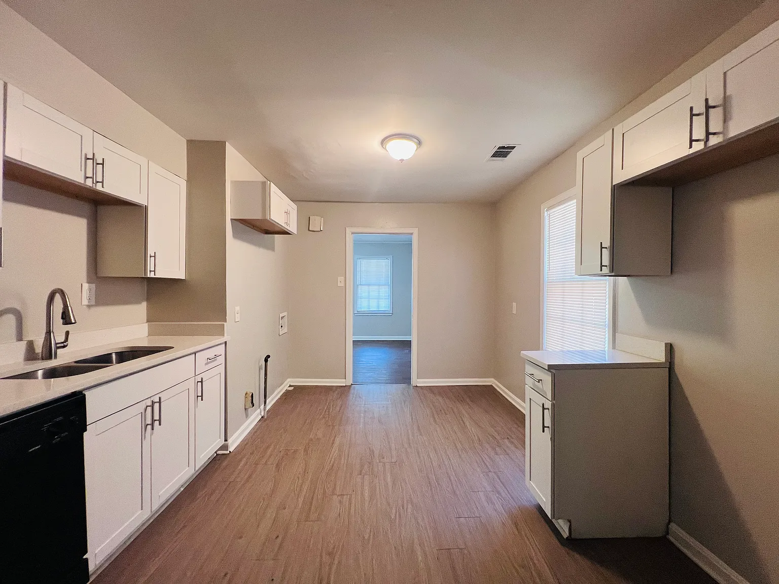 3 bed, 1250 sqft, $1,250 — Photo 4