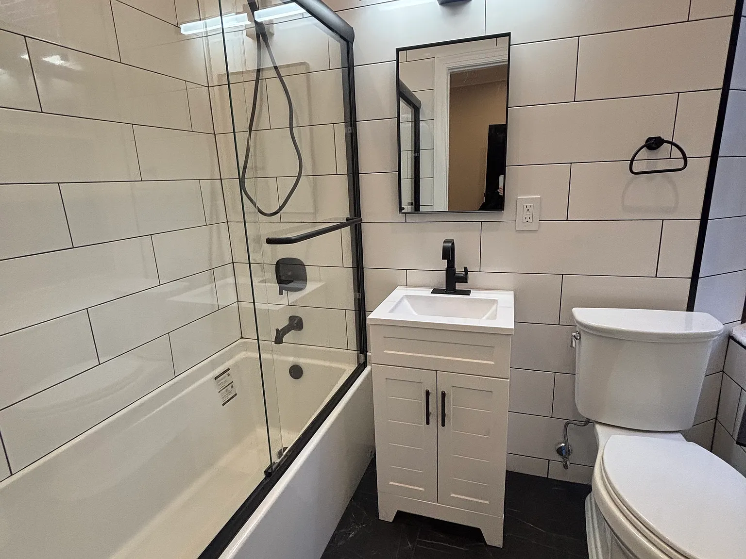 219 Mallory Ave — Photo 2
