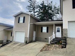 25 Marie Dr, Hurricane, WV 25526