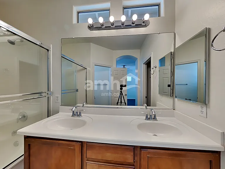 14584 W Maui Ln — Photo 10