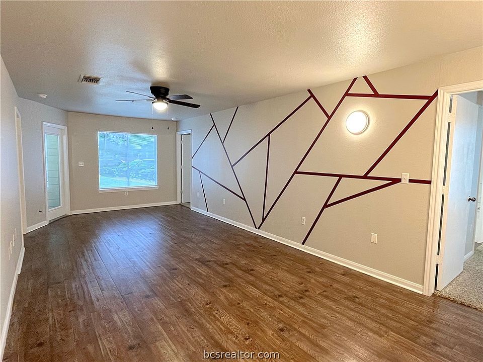 1st image of 529 Sw Pkwy #104