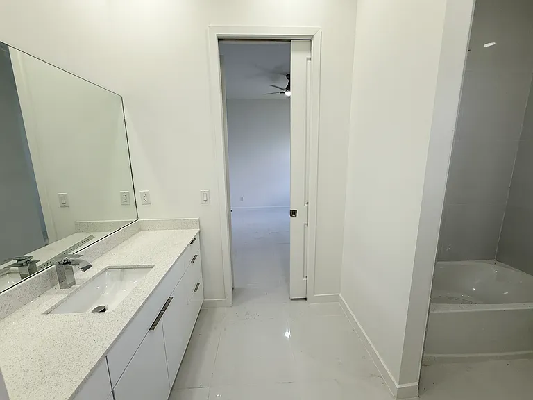 4226 NW 32nd Ln — Photo 36
