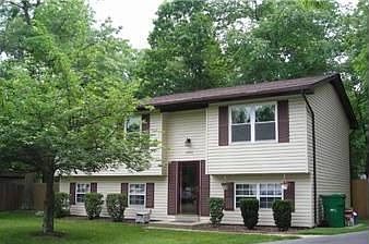 2203 Holly Oak Court