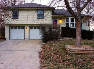 406 SW Glendana Dr, Lees Summit, MO 64081