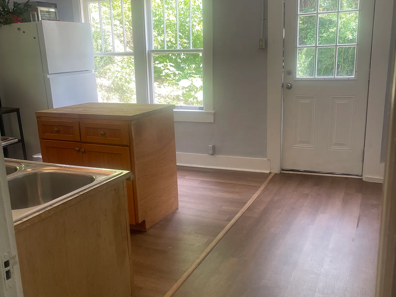 Charming 3BR House Minutes from Downtown Marshall Mountain Views & Privacy — Photo 3