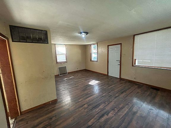 3rd image of 205 W Grant St