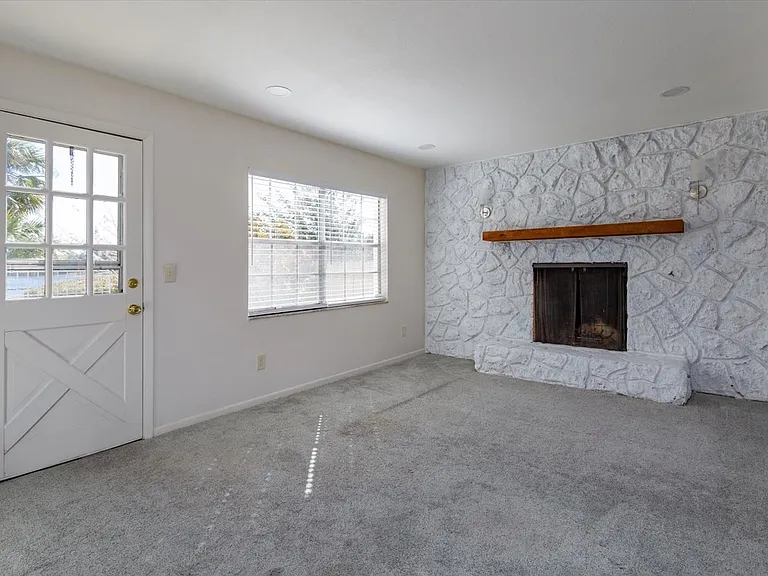 240 Slade Dr — Photo 5