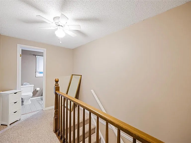 27 York Cres #17 — Photo 13