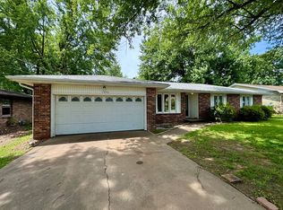 1356 E Lakewood St, Springfield, MO 65804