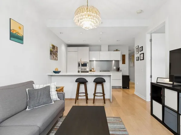 181 W 1st Ave #403, Vancouver, BC V5Y 0E3