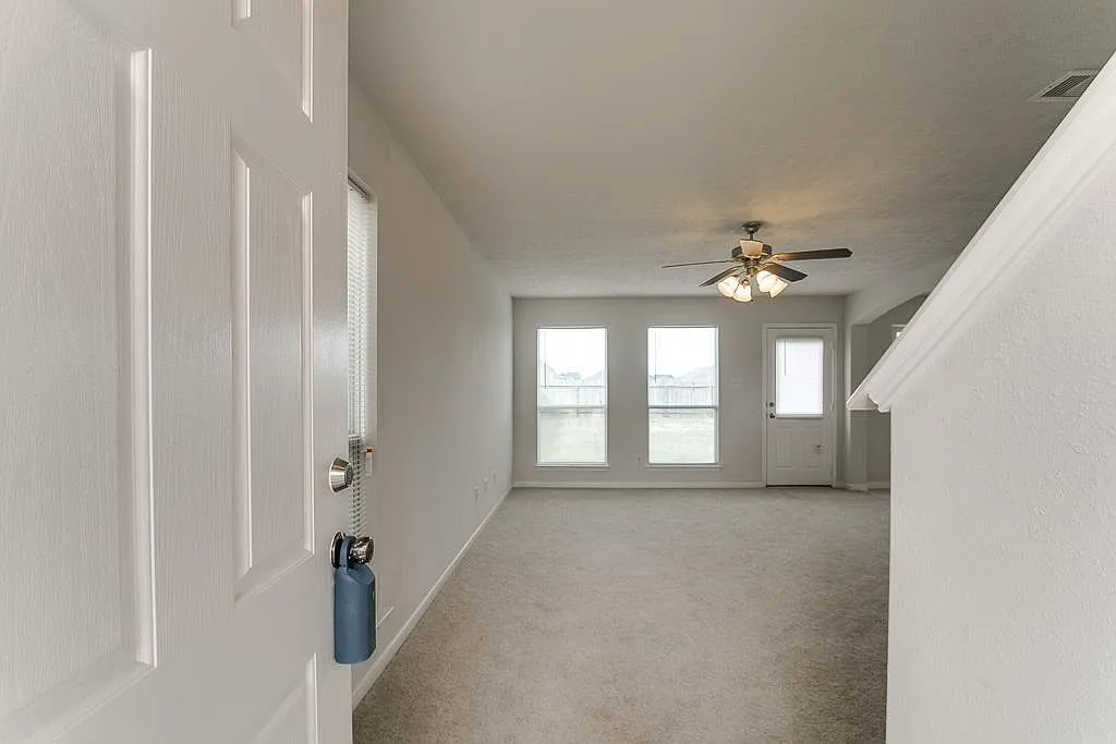 4 bed, 2.5 bath, 1611 sqft, $2,200 — Photo 3