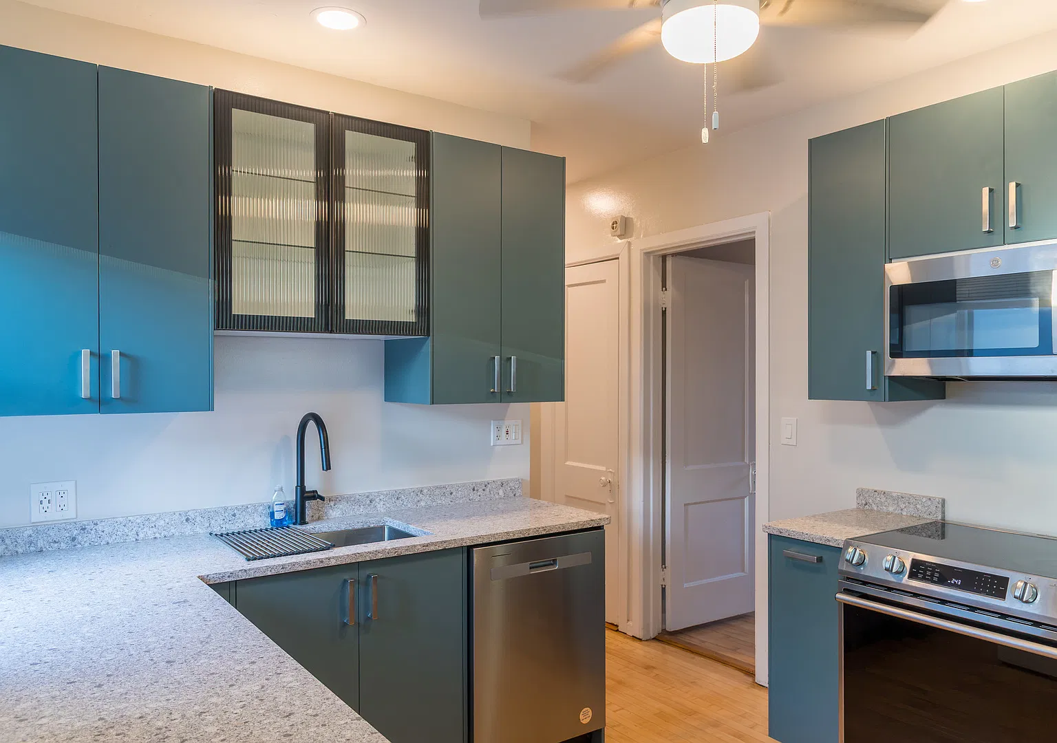 2 bed, $2,100 — Photo 2