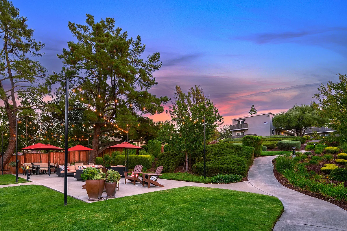 Building Photo - Pleasanton Heights