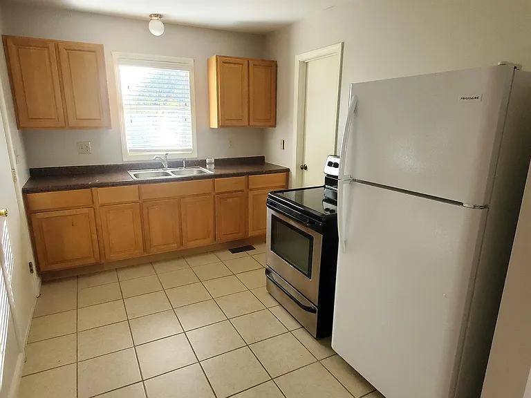 5044 N Salina St — Photo 4