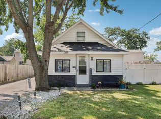 205 Shadydell Ave, Mundelein, IL 60060