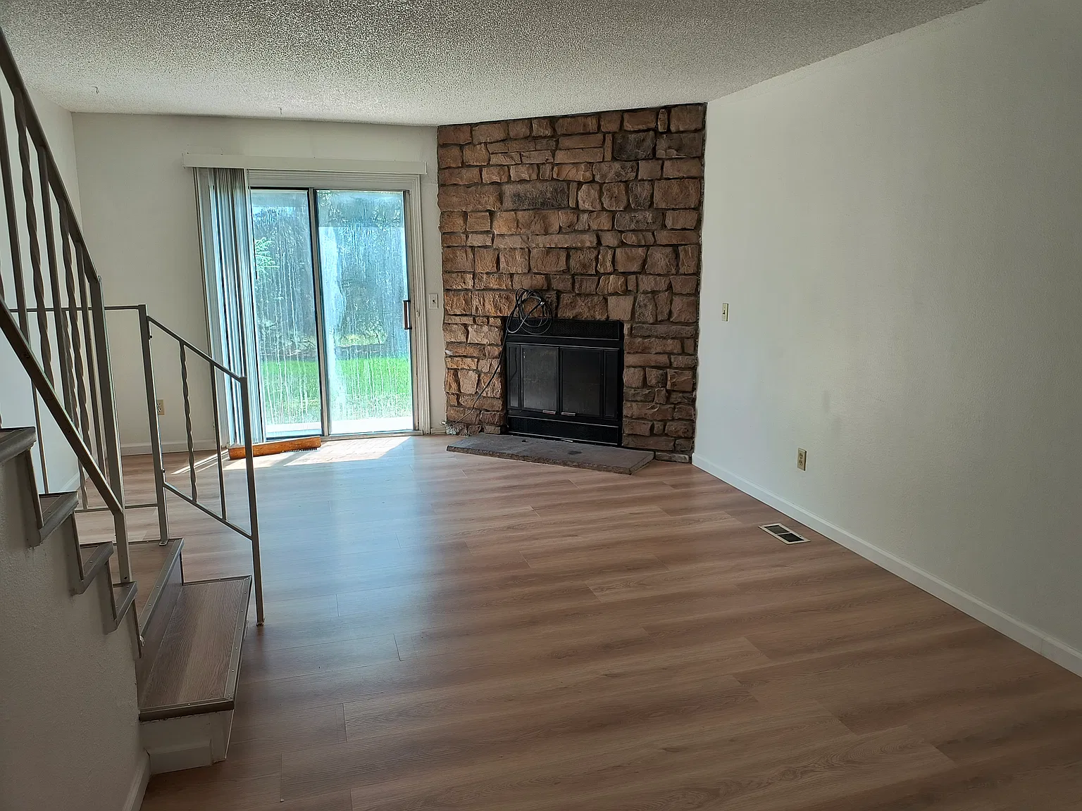 2 bed, 2.5 bath, 1036 sqft, $1,850 — Photo 2