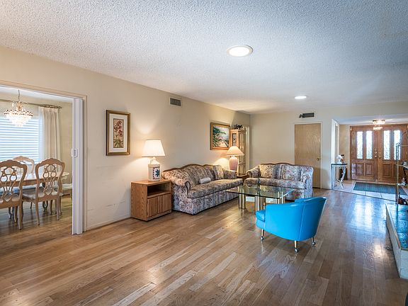 5th image of 4722 Aqueduct Ave