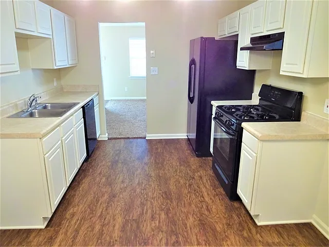 302 Christian Ct — Photo 2