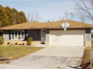 201 S Pershing St, Howards Grove, WI 53083