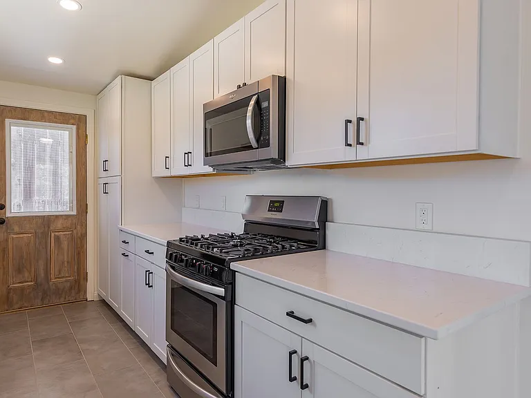 216 Barbara St — Photo 7